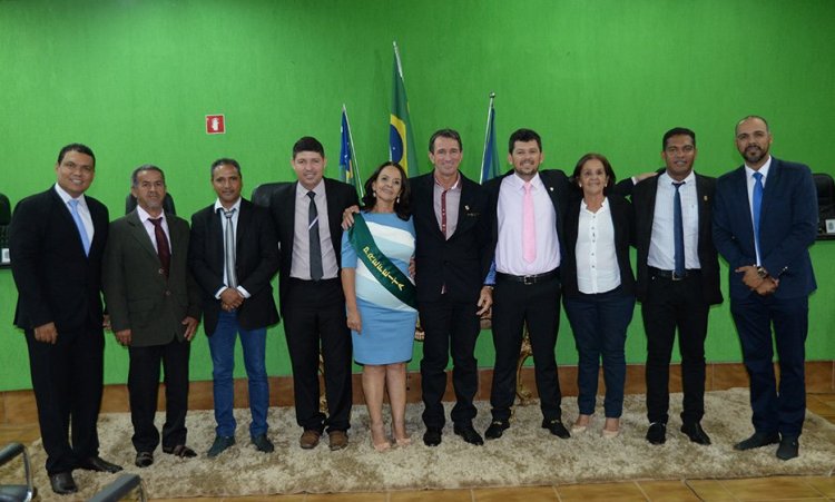 A gestora assumiu com posse na CÃ¢mara Municipal apÃ³s NÃ©lio Cunha renunciar de forma irrevogÃ¡vel