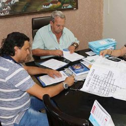 Prefeito MÃ¡rio Macaco assina novo contrato para recapeamento