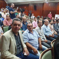 Prefeitos Rafaell Melo e Ziquinho durante audiÃªncia na Assembleia