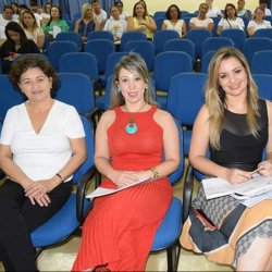 Primeira-dama WÃ¢nia LÃºcia e participantes da ConferÃªncia Municipal de AssistÃªncia Social de Ceres