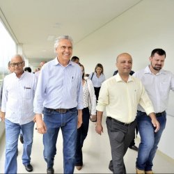 Governador Ronaldo Caiado durante visita Ã  policlÃ­nica de Posse