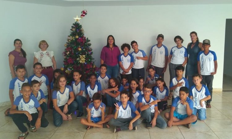 Primeira-dama Divina Cordeiro Ã© a madrinha da turma: prefeitura com as portas abertas Ã  comunidade