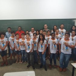 Prefeito Ziquinho com escolas que estÃ£o recebendo formaÃ§Ã£o do Proerd: longe das drogas e da violÃªncia