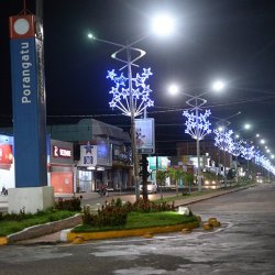 Avenida Federal ficou mais bonita e iluminada com as luzes de Natal a chamar os moradores para celebrarem o nascimento de Jesus Cristo