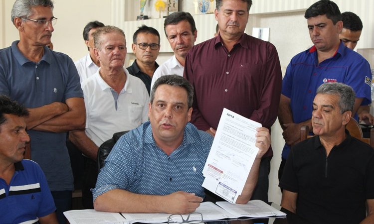 Rafaell Melo apresenta os contratos para inÃ­cio das obras de infraestrutura: R$ 13 milhÃµes de investimentos