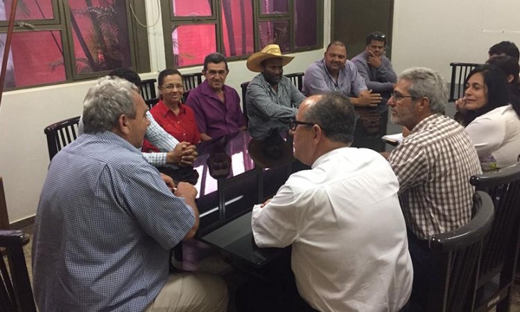 Prefeito MÃ¡rio Macaco conversa com moradores sobre as novas obras