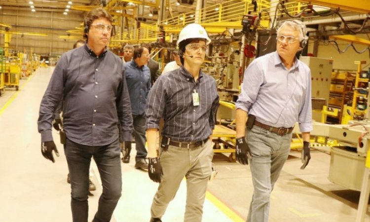 SecretÃ¡rio Wilder e o governador Ronaldo Caiado visitam um indÃºstria