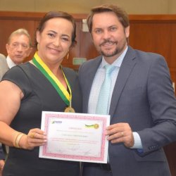 CÃ¡ssia Dourado com o deputado Bruno Peixoto: reconhecimento