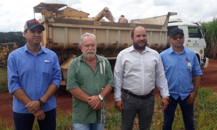Prefeito Alex GÃ¡s, de Ipiranga, com autoridades no local onde foi plantado o arroz