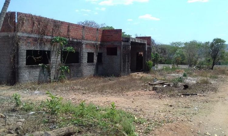 Mais uma obra abandonada, dessa vez o Posto de SaÃºde de PosselÃ¢ndia 