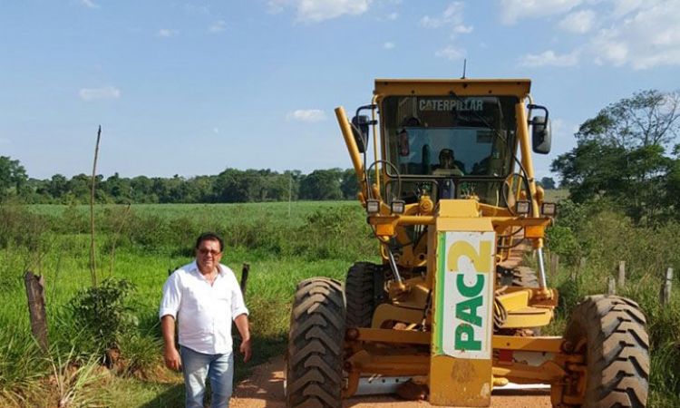 MÃ¡quina comprada para ajudar o homem do campo na sua lida: gestÃ£o que se preocupa com todos