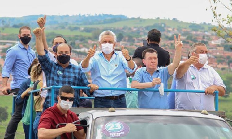 EdmÃ¡rio Barbosa com o governador e deputados na cidade de Ceres