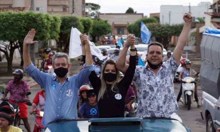 Rafaell Melo em grande carreata pelas ruas de Ceres