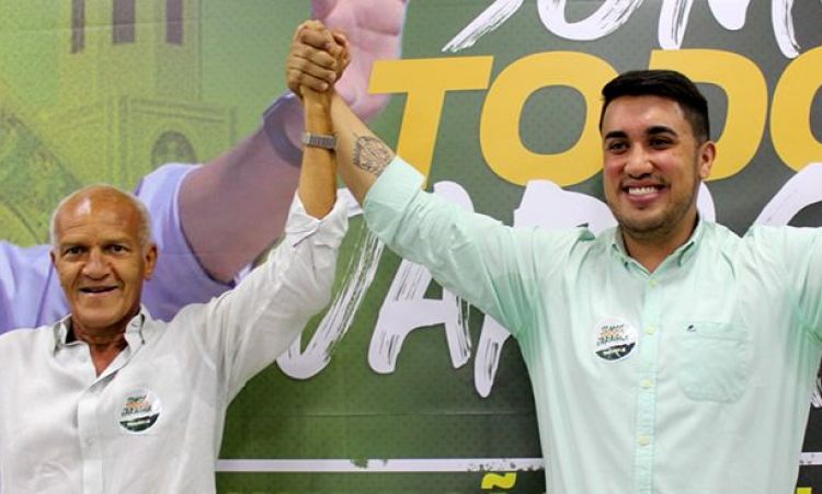 Paulo VÃ­tor (dir.) lidera corrida sucessÃ³ria em JaraguÃ¡
