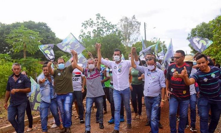 Caminhada nas ruas de Pilar reÃºne aliados do candidato e do prefeito e a populaÃ§Ã£o reforÃ§a o apoio