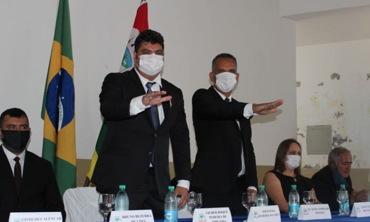 Prefeito Gilber faz juramento na sua  posse
