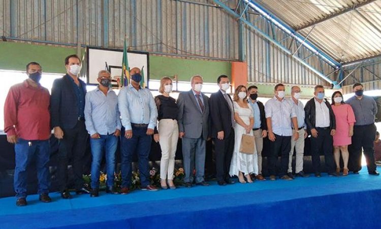 Prefeito MÃ¡rio o seu vice com o novo secretariado que vai administrar Itapaci pelos prÃ³ximos quatro anos