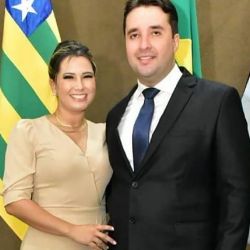 Dr. Douglas com a sua esposa no dia da posse na cidade de CampinaÃ§u
