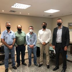 Prefeitos com o deputado José Nelto discutem visita do ministro da Educação em cidades de toda a região