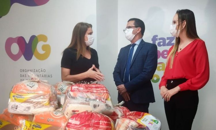 Alimentos foram entregues nesta segunda-feira e, ainda nesta semana, serão doados a famílias em estado de vulnerabilidade social