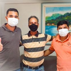 Secretário Wendel, ex-vereador Divino e presidente Deuclésio: visita de cortesia e parceria para realizar ações