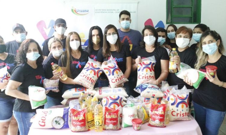 Primeira-dama e equipe arrecadam alimentos às famílias carentes