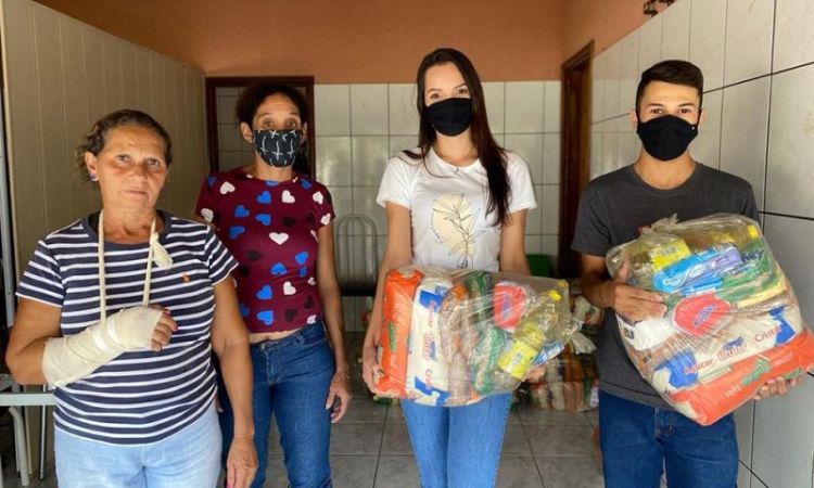 Comunidade recebe cestas de alimentos neste final de ano: ação possível graças às parcerias realizadas