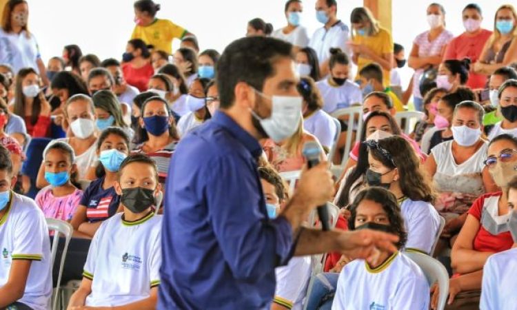 Vice-governador Lincoln Tejota durante evento em Araguapaz