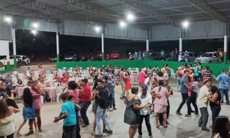 Salão animado com a volta do forró da melhor idade, uma ação que assegura lazer e diversão aos idosos