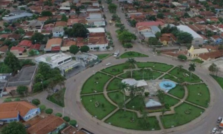 Vista aérea de Mara Rosa, onde alunos protestam para poder estudar