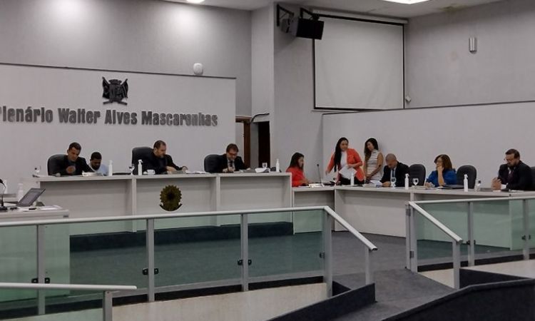 Vereadores têm mais uma noite de muito trabalho na Câmara Municipal de Ceres: fiscalização do Executivo