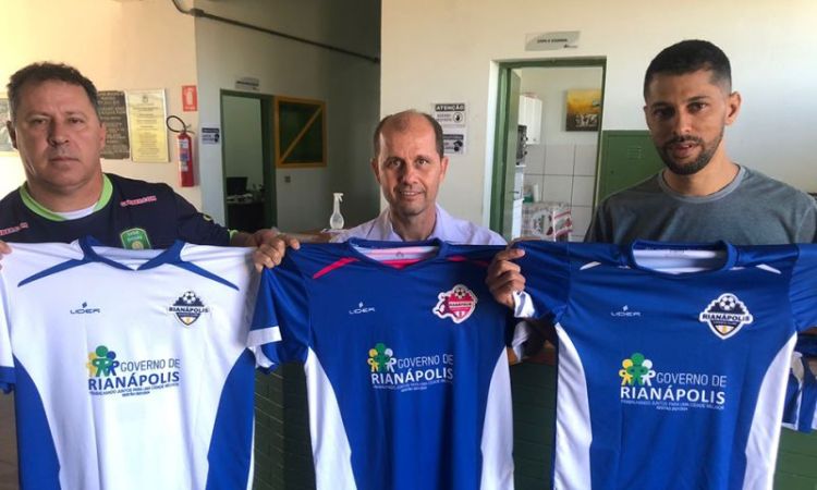 Material esportivo também é entregue pela atual gestão de Rianápolis