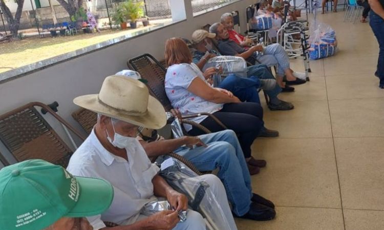 Idosos da cidade são contemplados com doações