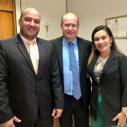 Alex Gás com o deputado federal Célio Silveira e a primeira-dama Estela: emenda confirmada