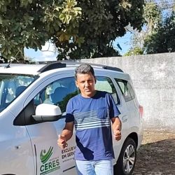Vereador comemora conquista de veículo
