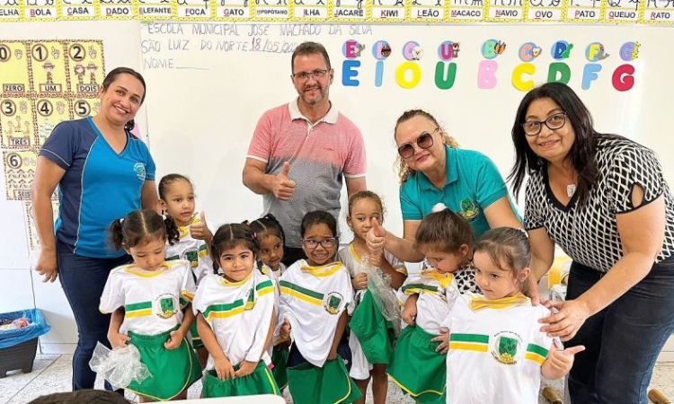 Prefeitura faz entrega de uniformes