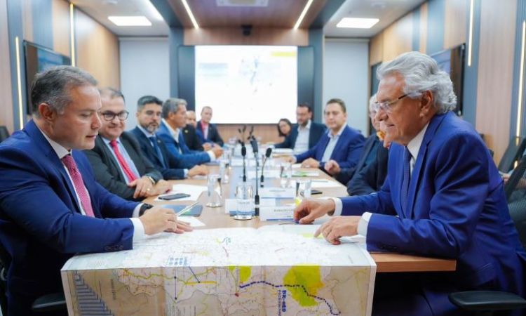 Governador Ronaldo Caiado durante reunião no Ministério dos Transportes, que promete dobrar investimentos em Goiás
