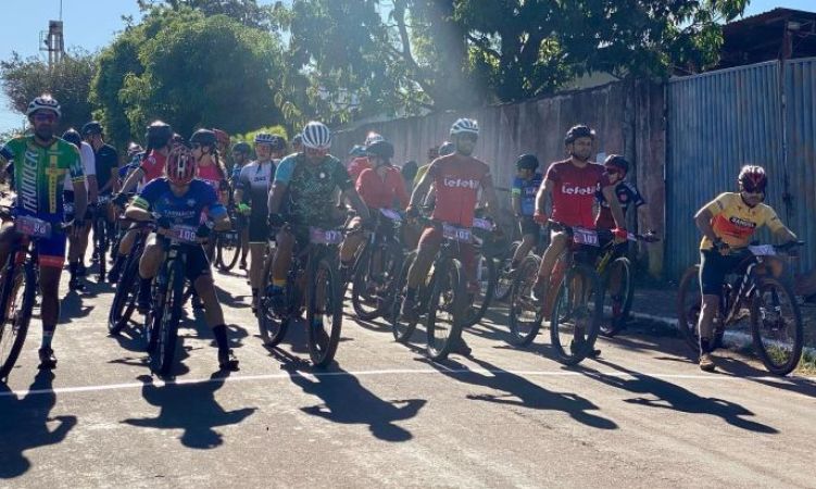 Jaragua tem domingo de passeio ciclistico animado