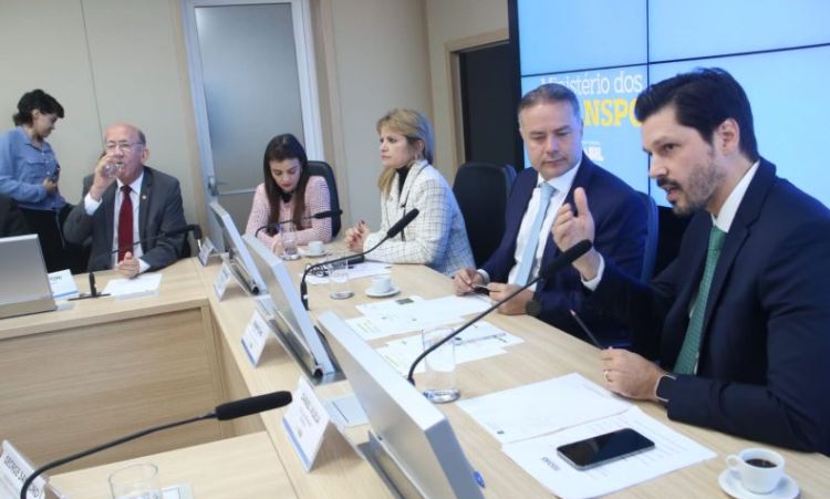 Vice-governador Daniel Vilela durante reunião com ministro dos Transportes